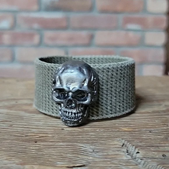 Military Style Skull Cuff Bracelet, unisex - Picture 1 of 6